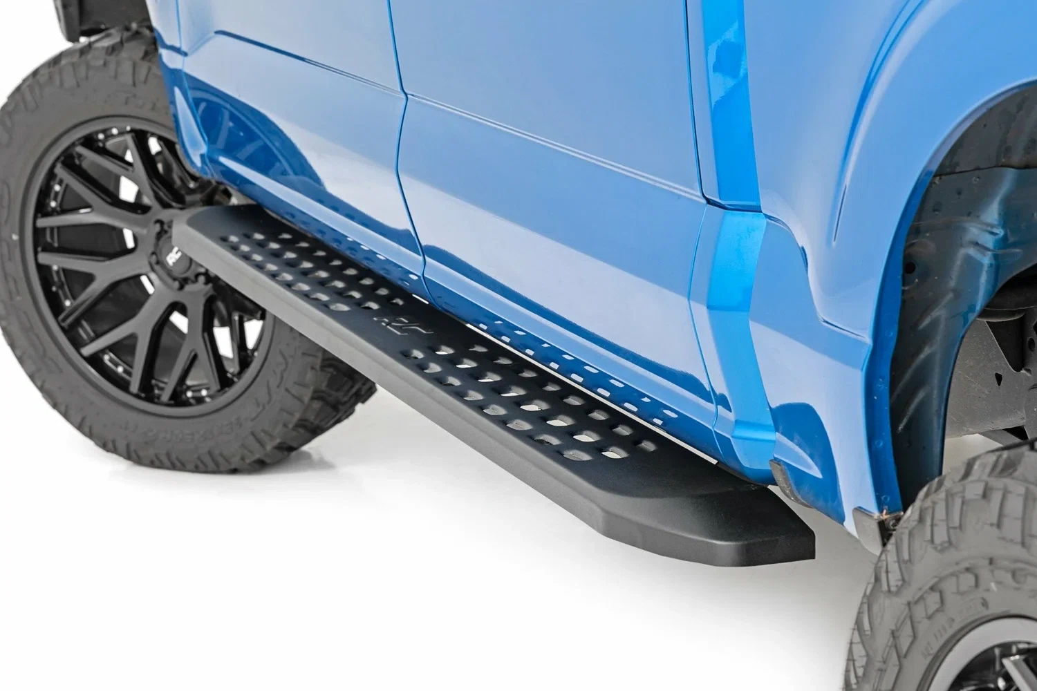 Fits Ford F-150_F-150 Lightning (15-24) RPT2 Running Board Crew Cab Black 44005